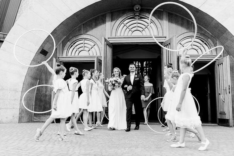 Aga Bondyra zdjęcia które zachwycają 2020 black&white czarno białe ślub wesele fotografia ślubna inspiracje www.abcslubu.pl